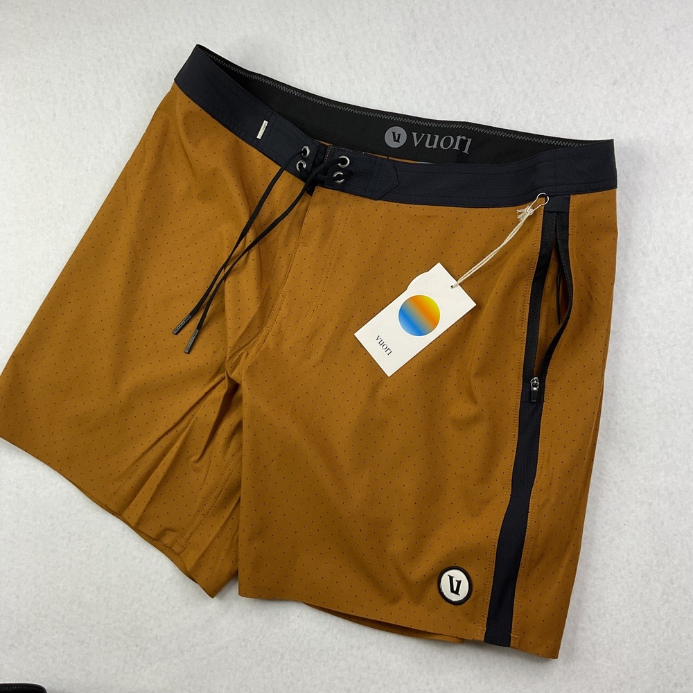 Vuori Peak Boardshort Turmeric Micro Dot Mens 32 Swim Trunks V374 Brown Black